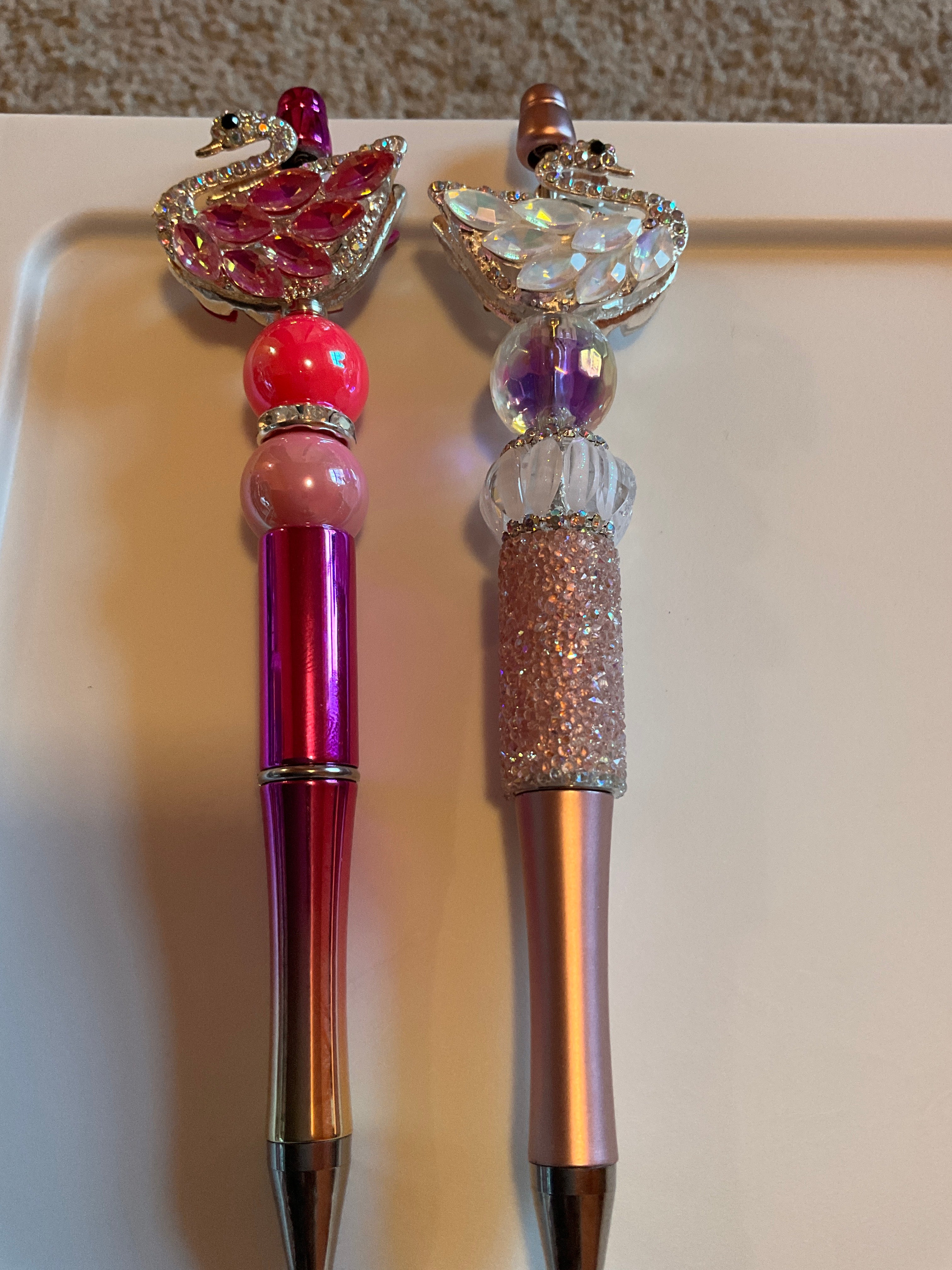 Set of swan pink pens