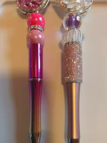 Set of swan pink pens
